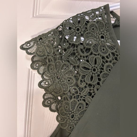 Philosophy plus size olive Green Lace Cap Sleeve floral blouse- size 1X - Picture 4 of 7